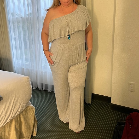 Gray One Shoulder Ruffle Jumpsuit - Picture 4 of 4